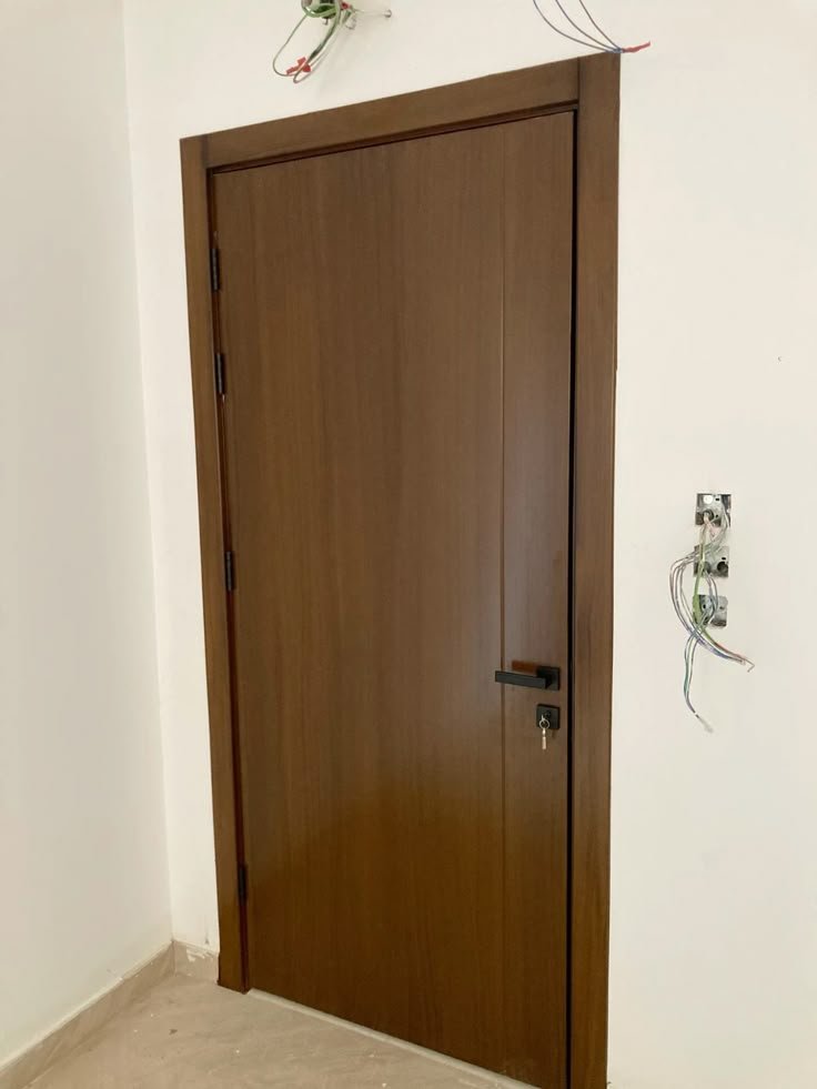 دهان الأبواب والنوافذ